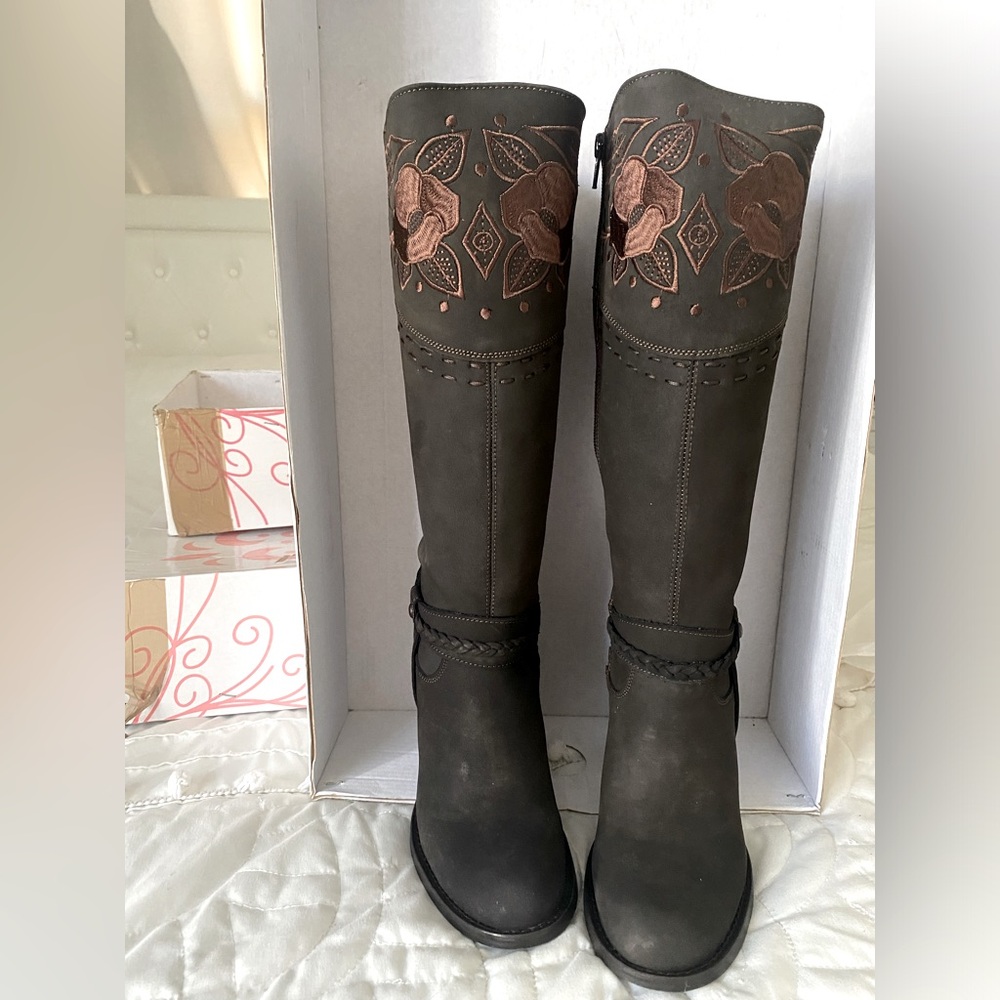 Boot New in box
Original leather